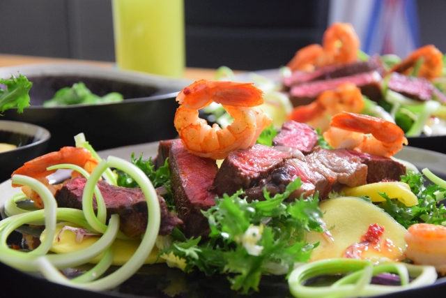 Entrecote, Garnelen und Mango (5)