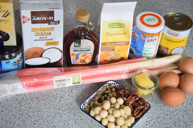 Rhabarber-Crumble mit Vanilleeis (1).jpg