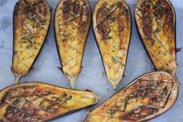 Melanzani-Kräuter-Suppe mit Taggiasche-Oliven (3)