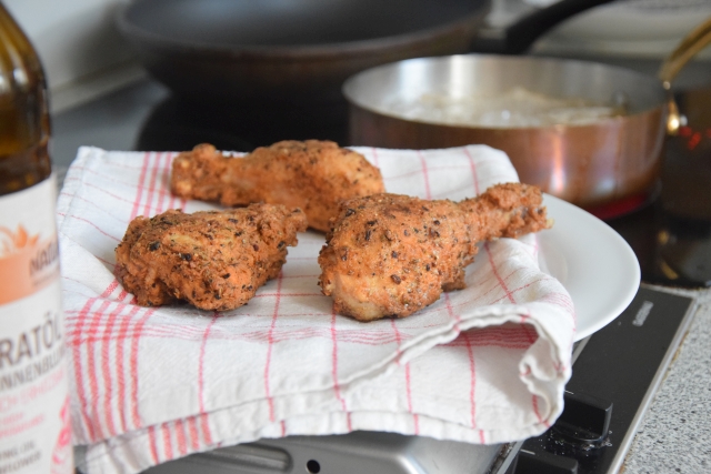 Panierte Hühnerkeulen mit Mandeln (4)