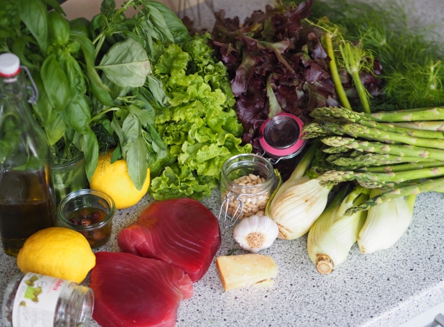 Thunfisch mit Pesto, Fenchel-Spargel-Salat (1).jpg