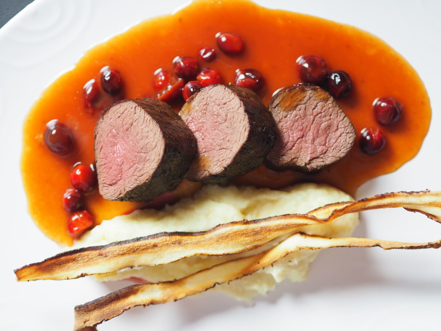 Hirschfilet mit Schwarzwurzelpüree und -Chips – Küchenereignisse Hirschfilet mit Schwarzwurzelpüree und -Chips – Küchenereignisse