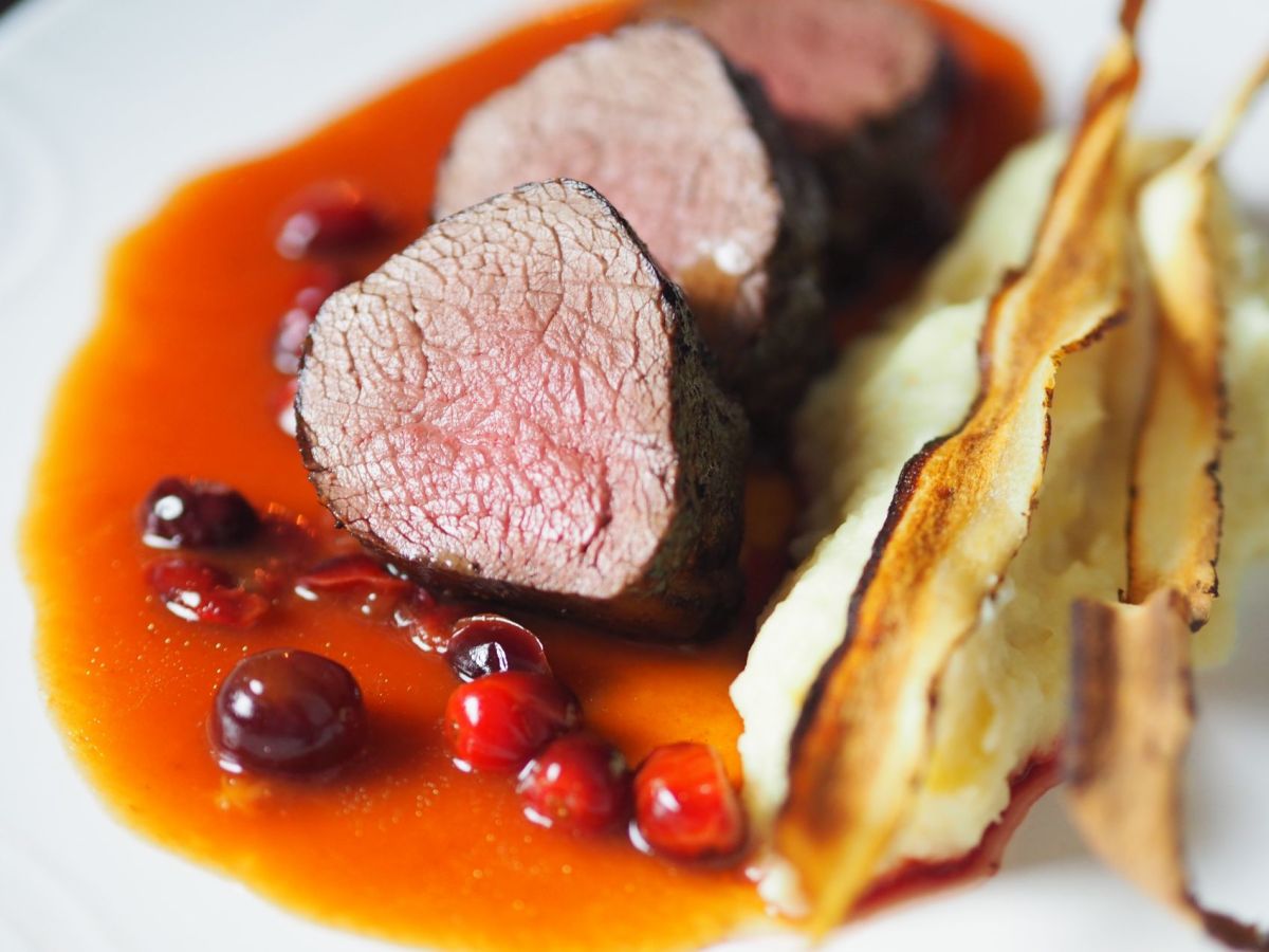 Hirschfilet mit Schwarzwurzelpüree und -Chips – Küchenereignisse Hirschfilet mit Schwarzwurzelpüree und -Chips – Küchenereignisse