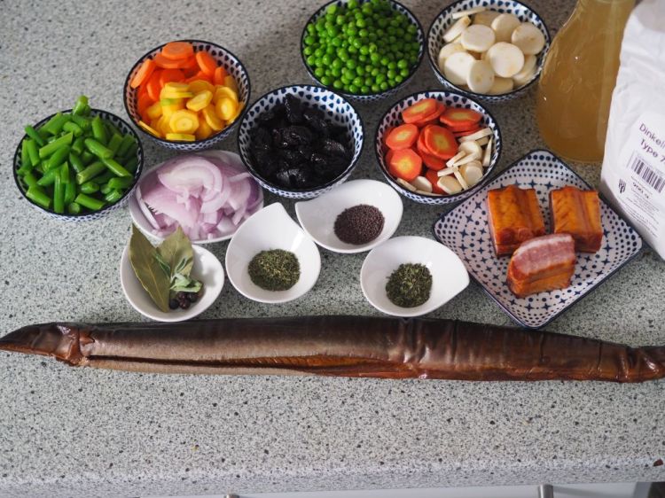 Hamburger Aalsuppe – Küchenereignisse Hamburger Aalsuppe – Küchenereignisse