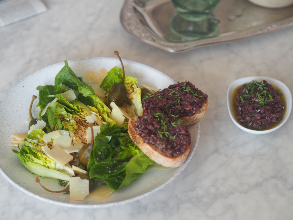 Romanasalat mit Tapenade-Crustos – Küchenereignisse