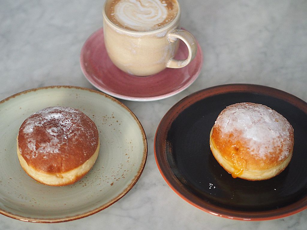 aschinskrapfen, links von Joseph, rechts von Öfferl