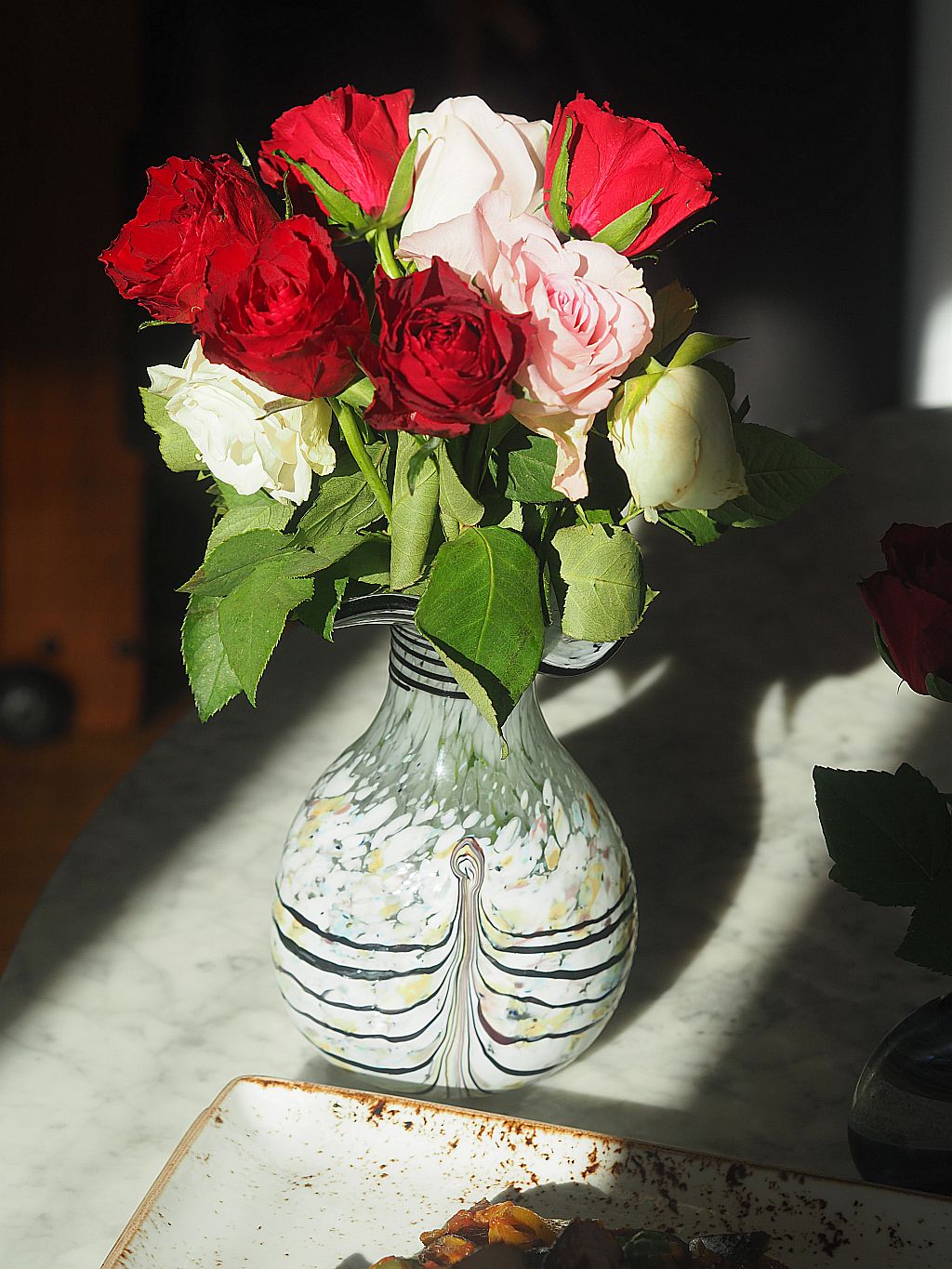 2 Vasen, 1 Ratatouille und 1 T-Bone-Steak