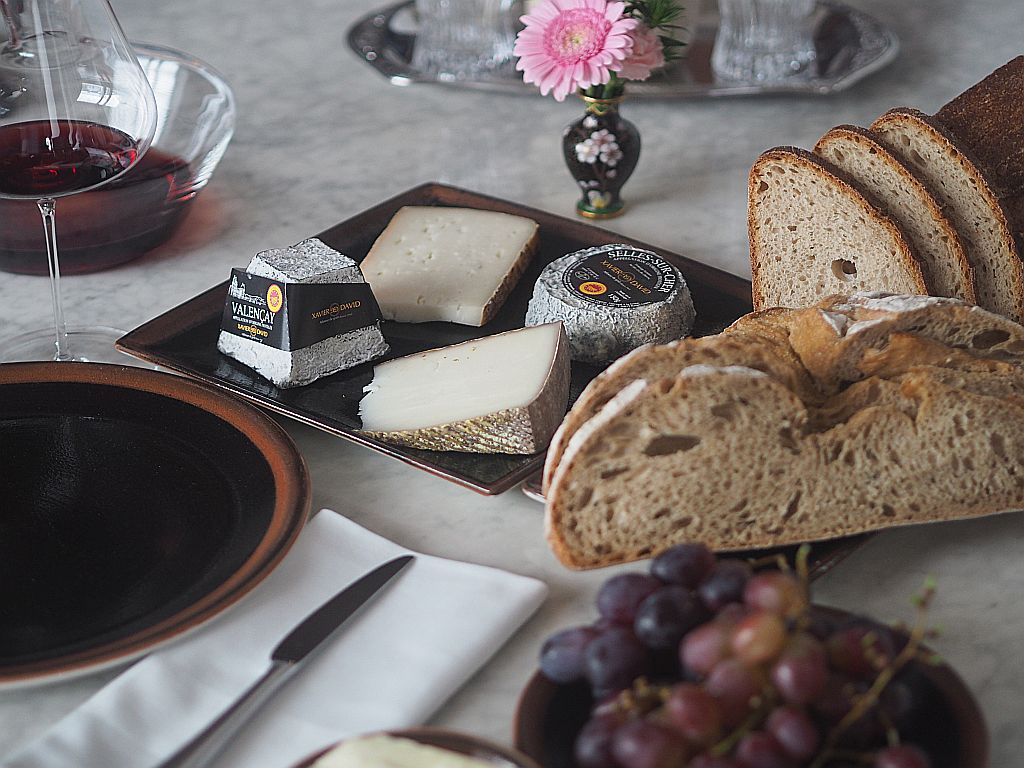 Französische Käseplatte mit Käse von Xavier David