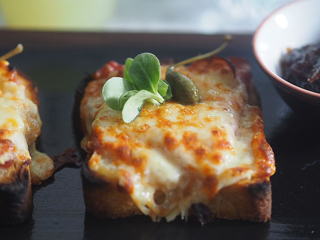 Schinken-Käse-Toast – erweiterte Fassung mit gesteigertem Genuß