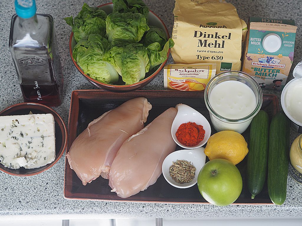 Burrata mit Spinat-Zucchini-Tortillas und Minze-Basilikum-Öl