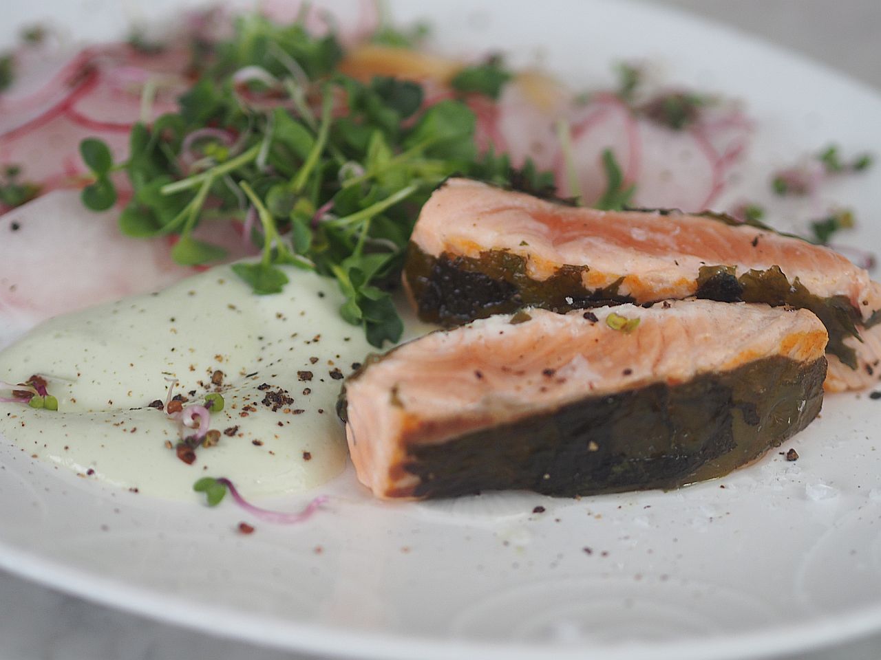 Lachs mit Seidentofu-Wasabi-Mayo