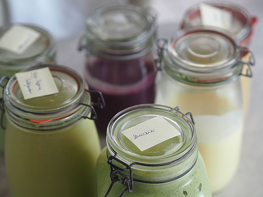 Rexgläser mit kalten Suppen