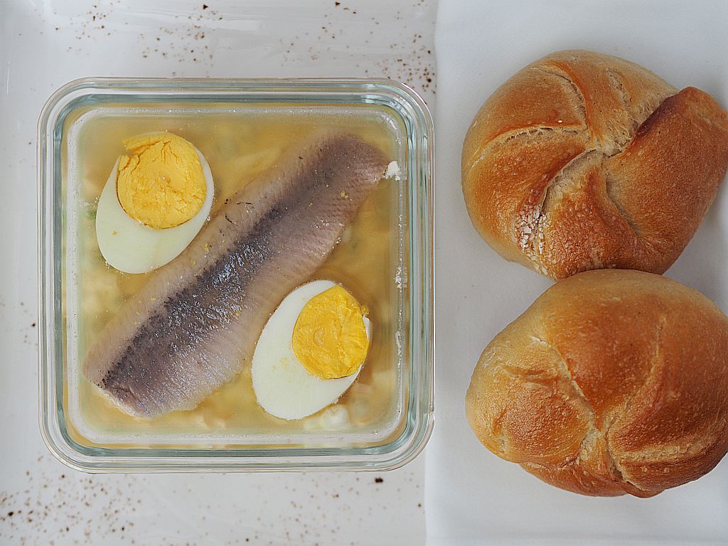 Wiener Gabelbissen und 2 Semmeln