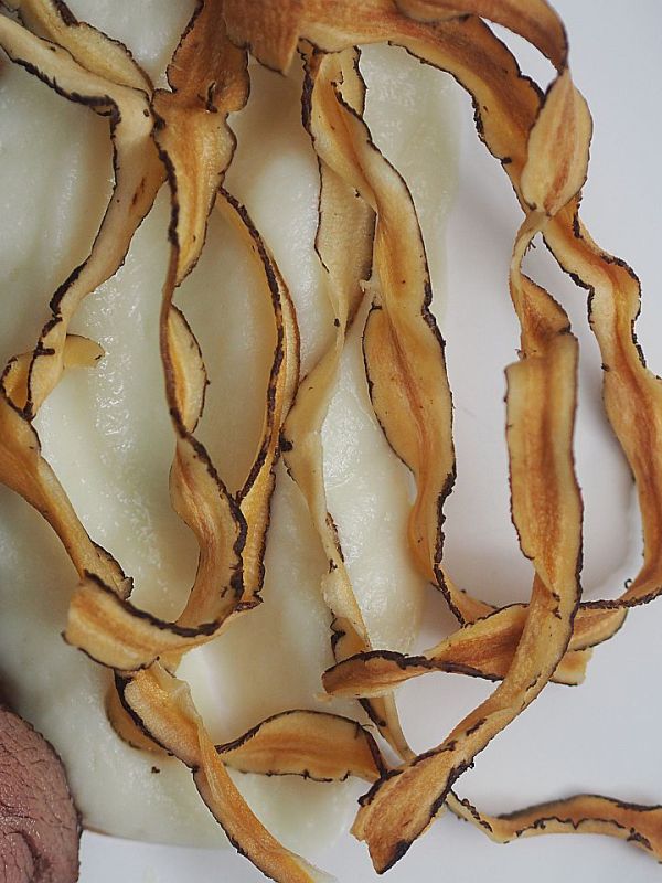 Hirschfilet mit Cranberry-Wild-Jus und Schwarzwurzelpüree