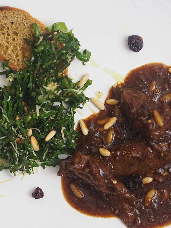 Süßsaure Hasenschulter mit&nbsp;Mangold